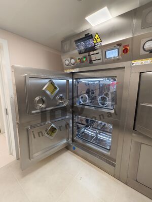 Ołowiany, indywidualnie zaprojektowany, gorący komora do pracy z materiałami radioaktywnymi, wyposażony w system wentylacji podciśnieniowej dla bezpiecznego zatrzymywania promieniowania