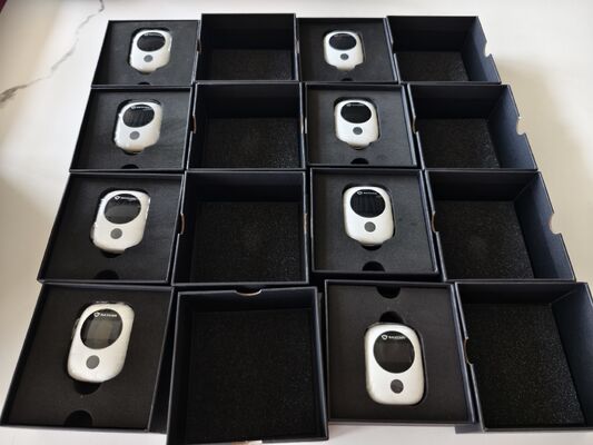 150 mm X 70 mm X 35 mm Promienie alfa i beta. Ciągłe urządzenia monitorujące z względnym błędem wewnętrznym w zakresie 10% zapewniające śledzenie promieniowania