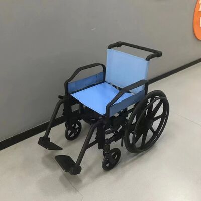 Niemagnetyczny wózek inwalidzki o głębokości siedziska 40 cm z ramą ze stopu aluminium i 24-calowymi pełnymi kołami zapewniającymi bezpieczeństwo podczas rezonansu magnetycznego