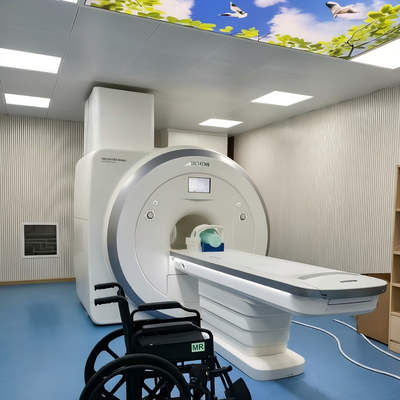 Składany, niemagnetyczny wózek inwalidzki o wadze 17 kg ze zdejmowanym podłokietnikiem i lekką ramą do zastosowań medycznych i rehabilitacyjnych