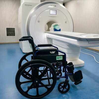 120 kg pojemności ciężkości składany niemagnetyczny wózek inwalidzki z odłączalnym podłokiem do MRI szpitalnej