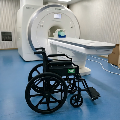 Niemagnetyczny wózek inwalidzki z wysokością siedzenia 50 cm, odłączalnym podkładkiem do rąk i 24